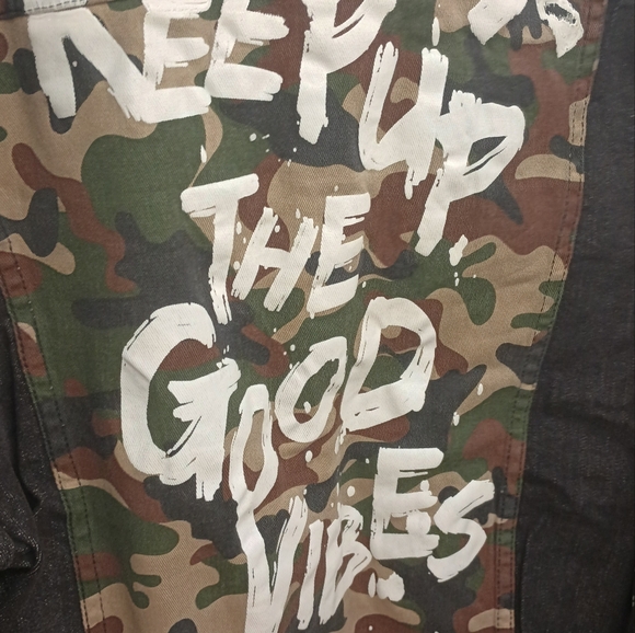 NWT Rebel Denim Camouflage Jacket Large - Picture 3 of 5